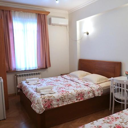 Guest House Merci Tbilisi Esterno foto