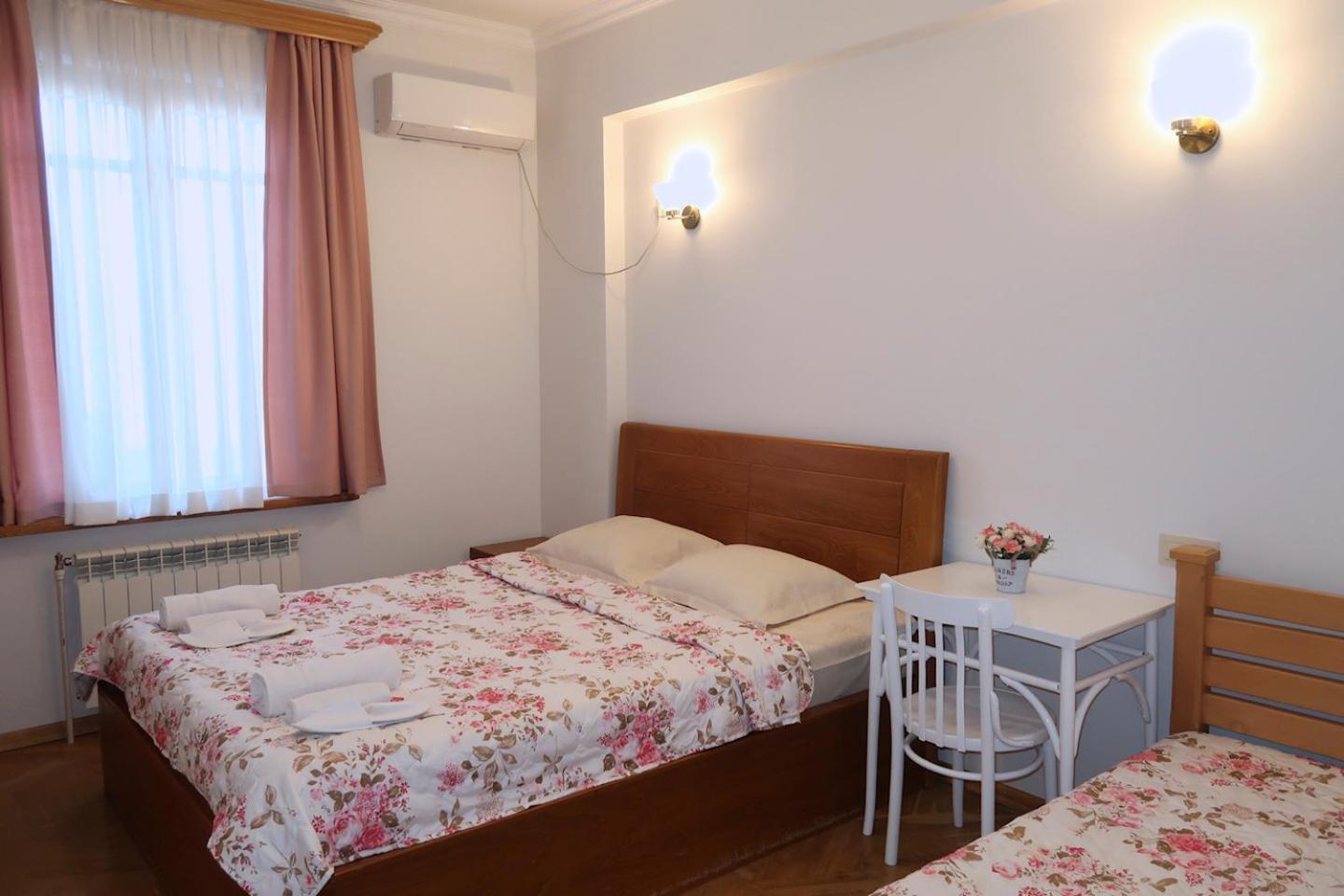 Guest House Merci Tbilisi Esterno foto